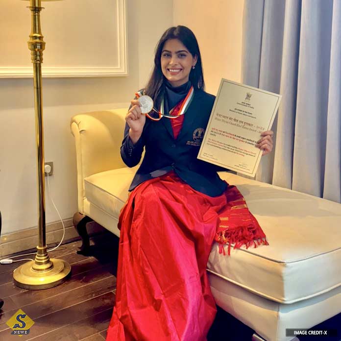 Khel-Ratna-Awarded-Manu,-Honored-West-Bengal-Swimmer