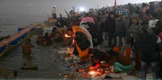 মহাকুম্ভে শাহিস্নানে ভক্তদের ভিড়