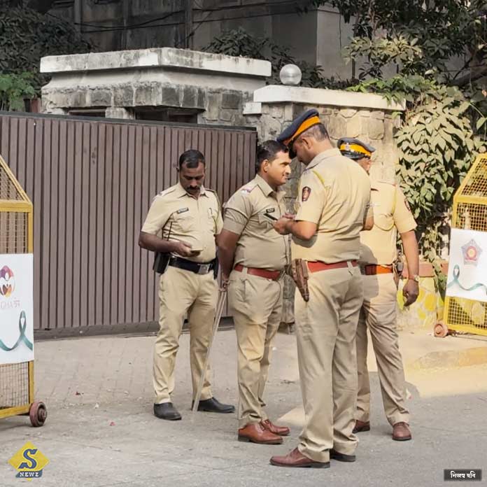 হাসপাতাল থেকে বাড়ি ফিরলেন সইফ          