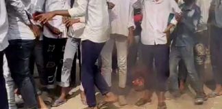 স্কুলের ফি বেশি, প্রতিবাদ ছাত্রছাত্রীদের