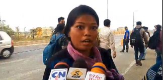 বালি ব্রিজ বন্ধে ঝুঁকির পারাপার, পুলিশের সঙ্গে বচসা