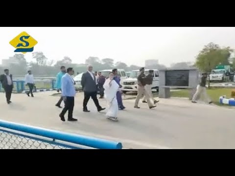 সামান্য জ্বরে ভয় দেখাচ্ছে, মুখ্যমন্ত্রীর নিশানায় ‘প্রাইভেট চক্র’