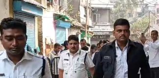 ট্যাংরায় বহুতল ভাঙতে মহিলাদের বাধা, খালি হাতে ফিরল পুরকর্মীরা