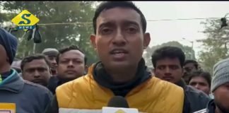চাকরির দাবিতে মাথা কামিয়ে প্রতিবাদ কলকাতায়