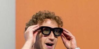 স্মার্টফোনের যুগ শেষ! বিকল্প দেখালেন জুকেরবার্গ