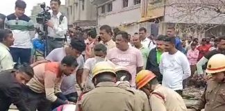 সুপ্রিম নির্দেশের পরেও ম্যানহোল পরিষ্কার, তলিয়ে ৩ শ্রমিক
