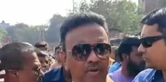 নারকেলডাঙায় বিক্ষোভ, ‘বাংলার বাড়ি’ আশ্বাস ফিরহাদের