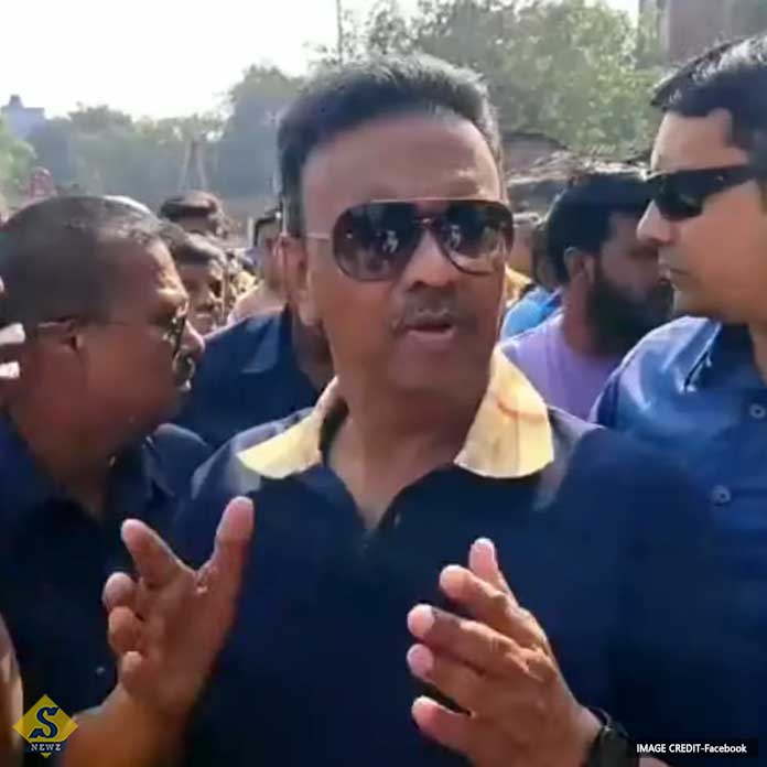 নারকেলডাঙায় বিক্ষোভ, ‘বাংলার বাড়ি’ আশ্বাস ফিরহাদের