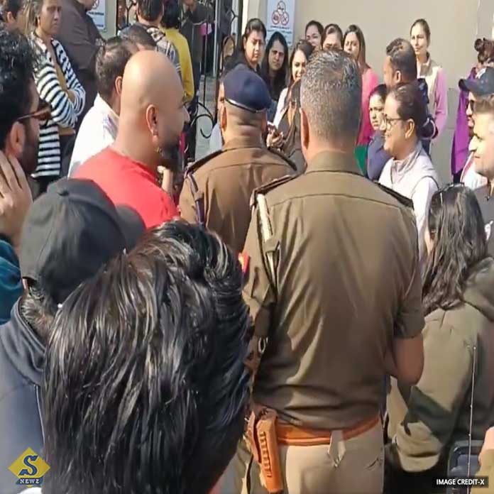 নয়ডার ৪ স্কুলে বোমা হুমকি ইমেল, আতঙ্কিত পড়ুয়ারা