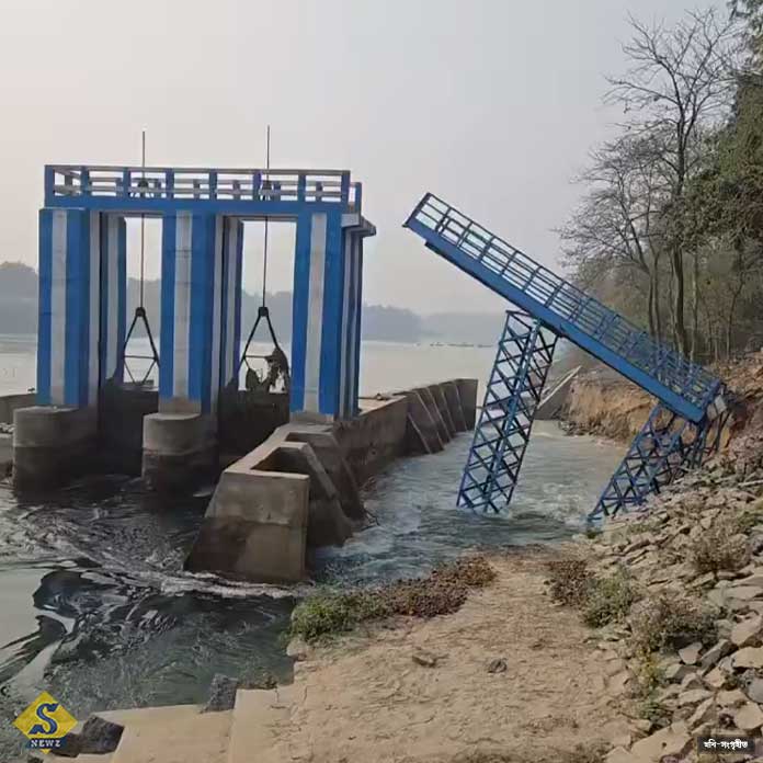 বালুরঘাটে আত্রেয়ী নদীর উপর ড্যাম বিপর্যয়, খোঁচা সুকান্ত-র 