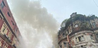 কলকাতার প্রাণকেন্দ্র ধর্মতলায় আগুন, ধোঁয়ায় ভরে যায় গোটা এলাকা