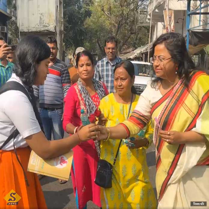 মাধ্যমিক : শুভেচ্ছা ফুল সুদর্শনার, কলকাতা-পুলিশেরও  