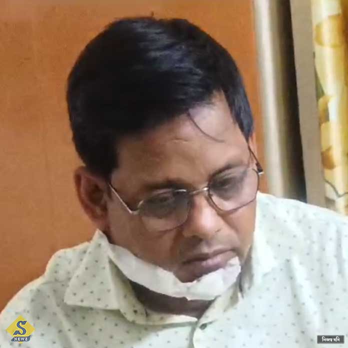 গাড়ি পার্কিং নিয়ে বচসা, ছুরির কোপ শিক্ষকের
