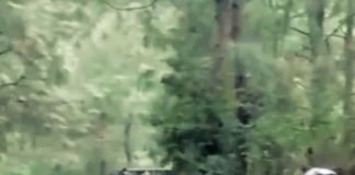 সেনার গাড়ি লক্ষ্য করে মুহুর্মুহু গুলি জঙ্গিদের