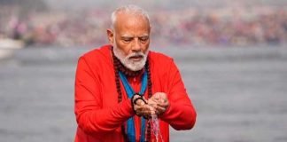 মহাকুম্ভের সঙ্গমঘাটে পুণ্যস্নান মোদীর