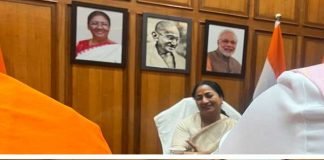 দিল্লিতে সরল আম্বেদকর-ভগত সিং-র ছবি, সরব আপ