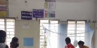 রাস্তা তৈরির সময় পিচে পড়ে ঝলসে গেলেন ২