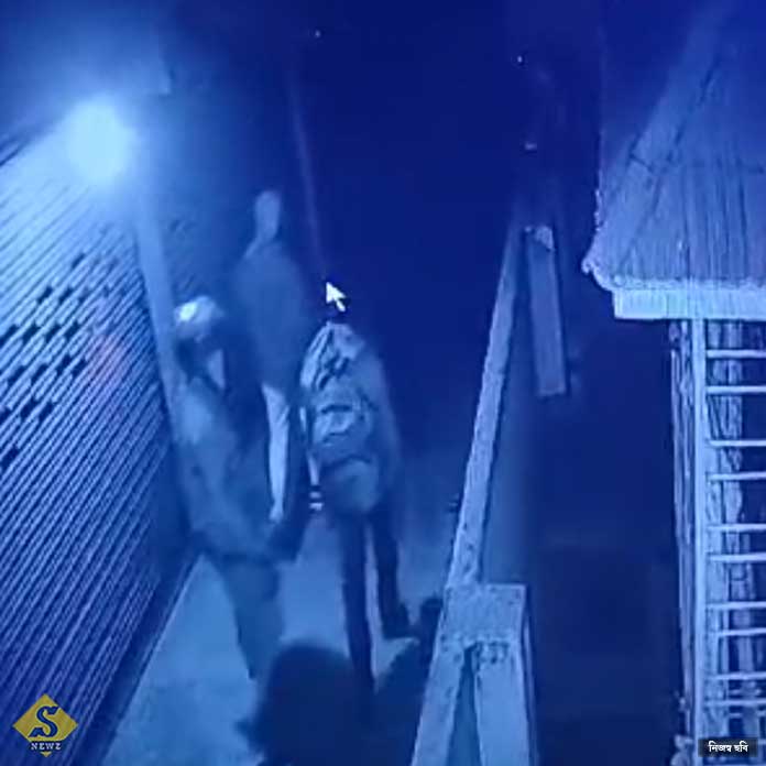 বৃদ্ধাকে গান পয়েন্টে রেখে দুঃসাহসিক ডাকাতি দমদমে