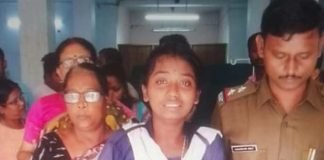 ছাত্রীর মাথায় ভেঙে পড়ল সিলিং ফ্যান