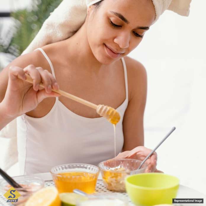 মধুর ফেস প্যাকে যত্নে ত্বক