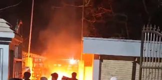 প্রাক্তন রাষ্ট্রপতির বাড়ি ভাঙচুর, উত্তপ্ত বাংলাদেশ