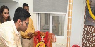 সরস্বতী বন্দনা অভিষেকের, চিত্র প্রদর্শনীতে ফিরহাদ