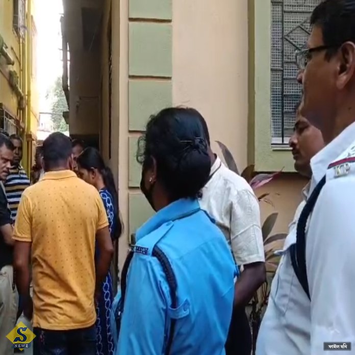 বাঘাযতীনে মাকে খুন করে ৯ লাখ ট্রান্সফার ছেলের! 