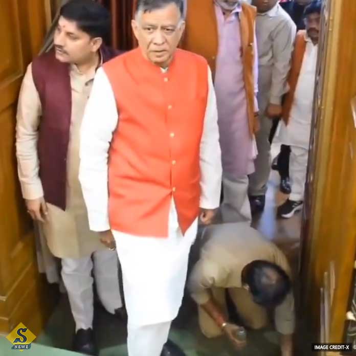 গুটখায় লাল ইউপি বিধানসভা, বিধায়কদের থুতু পরিষ্কার করালেন স্পিকার