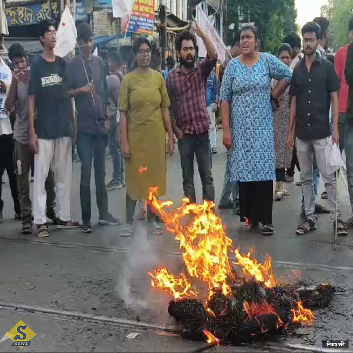 যাদবপুর: ফের পথে এসএফআই, সার্জিক্যাল স্ট্রাইক হুমকি এবিভিপির