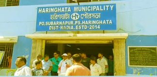 বিক্ষোভে অবরুদ্ধ পুরসভা, তালা ভেঙে অফিসে ঢুকলেন চেয়ারম্যান
