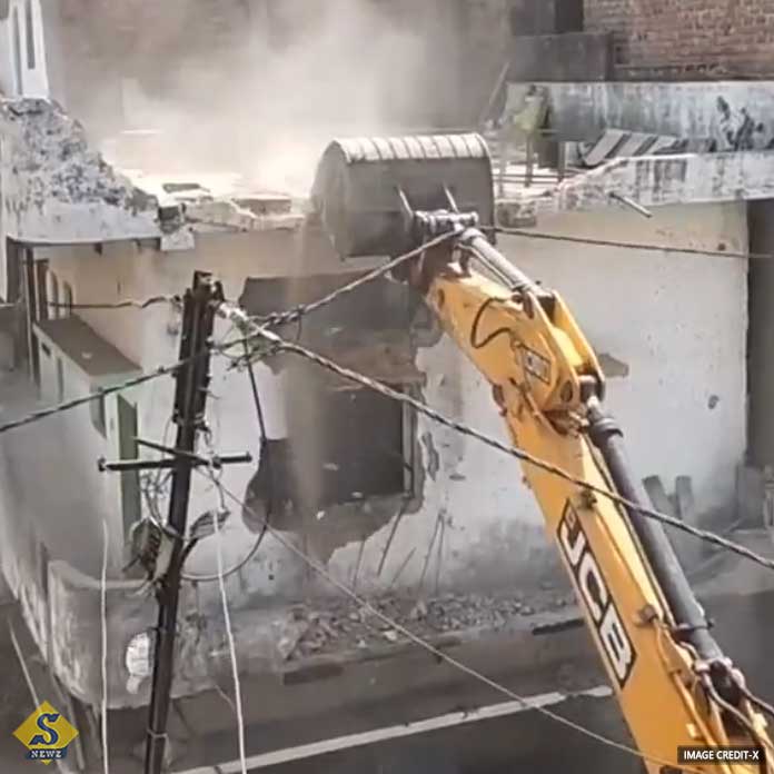 Nagpur-violence_avijukto-Fahim-Khan-er-barite-Bulldozer