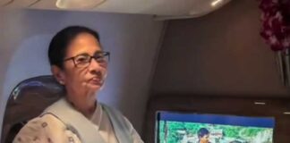 শীতে মেঘলা আকাশের লন্ডনে পৌঁছেছেন মুখ্যমন্ত্রী মমতা