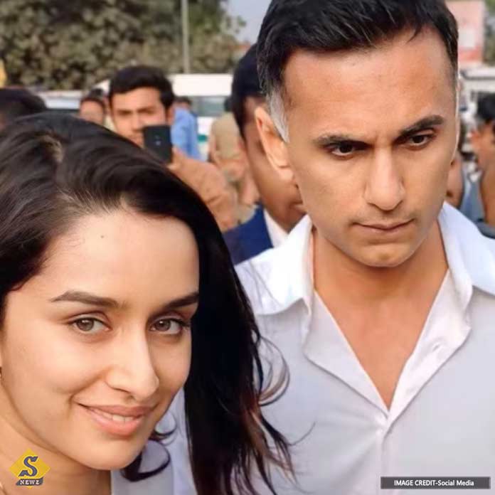 শ্রদ্ধার ফোনে প্রেমিকের ঘনিষ্ঠ ছবি