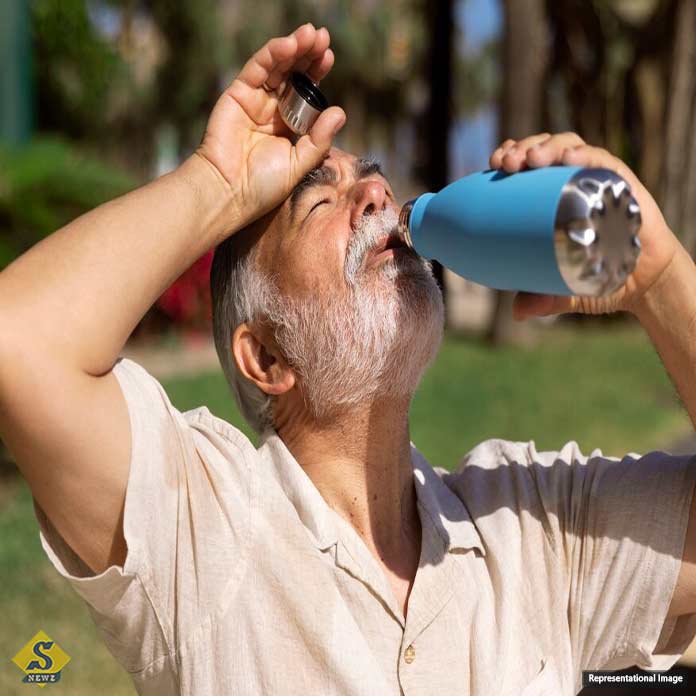 গরমে ডিহাইড্রেশন থেকে বাঁচতে