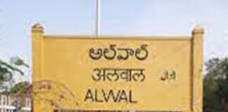 হাত থেকে বাঁচতে চলন্ত ট্রেন থেকে ঝাঁপ যুবতীর!