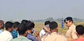 চাষের জমিতে মহিলার বিবস্ত্র আধপোড়া দেহ