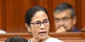 চ্যাংদোলা বলার সাহস পান কি করে, আক্রমণ মমতা