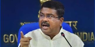 ধর্মেন্দ্রর ‘অসৎ’ মন্তব্যে ‘জিহ্বা কন্ট্রোল’ দাওয়াই স্ট্যালিনের