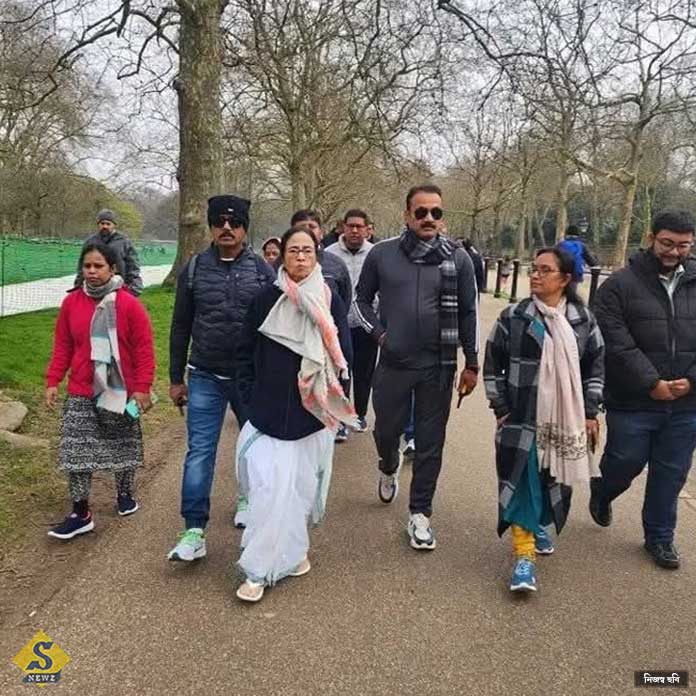 কনকনে ঠান্ডায় লন্ডনে প্রাতঃভ্রমণে মুখ্যমন্ত্রী
