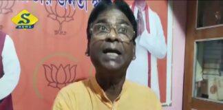 তৃণমূল নেত্রীকে নীল-সাদা চটি তৃণমূলেরই