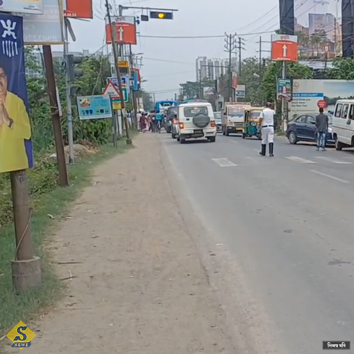 জোকায় চলন্ত লরির তলায় ঝাঁপ দিয়ে আত্মহত্যা