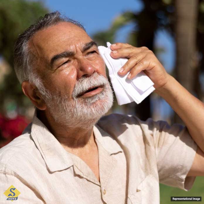 Elderly-at-risk-of-heatstroke-in-summer