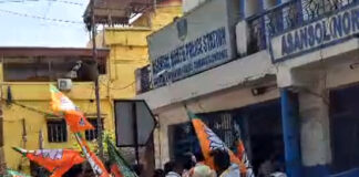 পাকিস্তানের নামে স্লোগানের অভিযোগ, থানা ঘেরাও বিজেপির