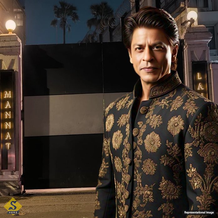 Shah-Rukh-left-'Mannat'-in-the-family