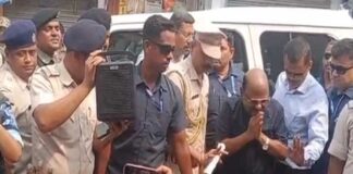 বিক্ষোভের খবর পেয়ে গাড়ি ঘুরিয়ে বেতবোনায় রাজ্যপাল