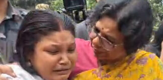 রাস্তায় শুয়ে কান্না মহিলাদের, নজর রাখছেন শাহ, আশ্বাস কমিশনের