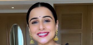 জিম লুক নয় শাড়িতেই খুশি বিদ্যা