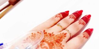 পরীমনির মেহেদি হাতে কার নাম?