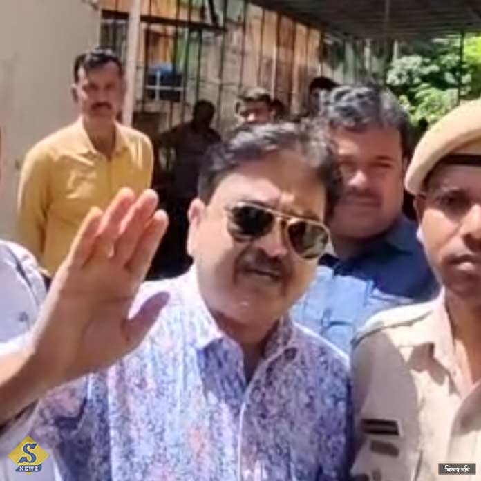 ব্রাত্য-র সঙ্গে বৈঠক ভেস্তে মমতাকে লেখা চিঠি ছিঁড়লেন অভিজিৎ