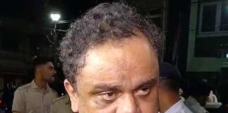 ব্রাত্য-র ফের আশ্বাস, এবার তৃণমূল ভবনে বিক্ষোভ